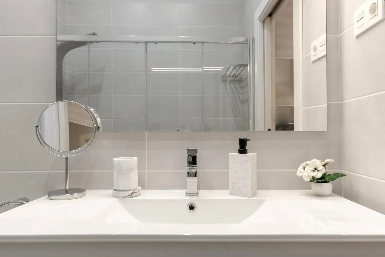 Amplio Y Elegante En Casco Viejo Con Parking Appartement Bilbao 0*,  Spanje